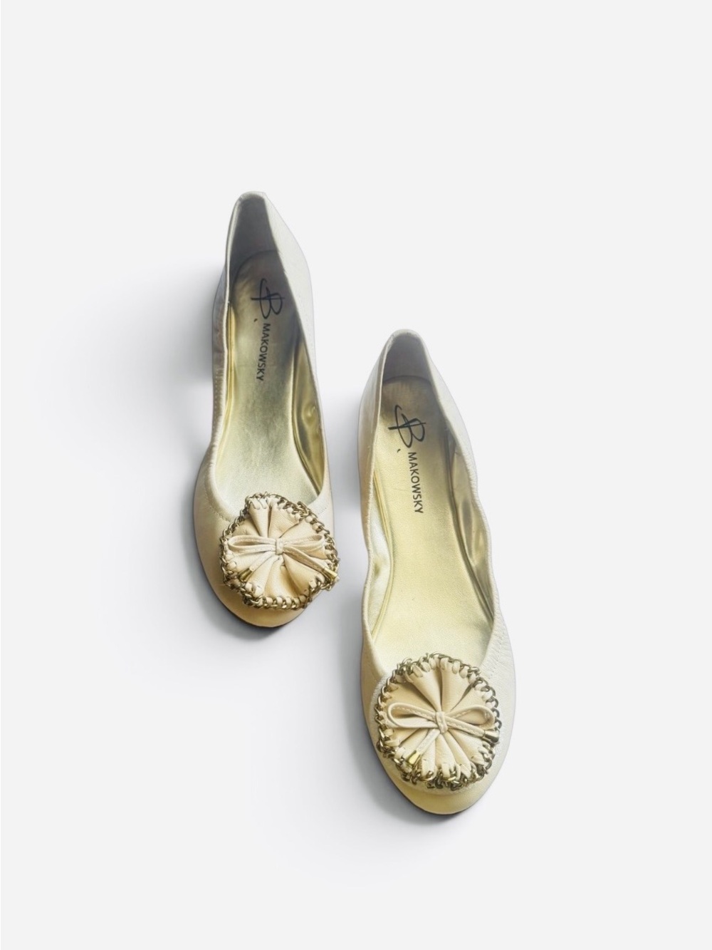 B Makowsky Cream Leather Ballet Flats with Decorative Rosette - Picture 2 of 3
